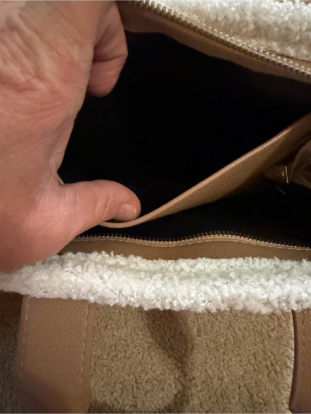 Marc Jacobs Tan Tote with White Faux-Shearling Trim - Picture 6 of 6